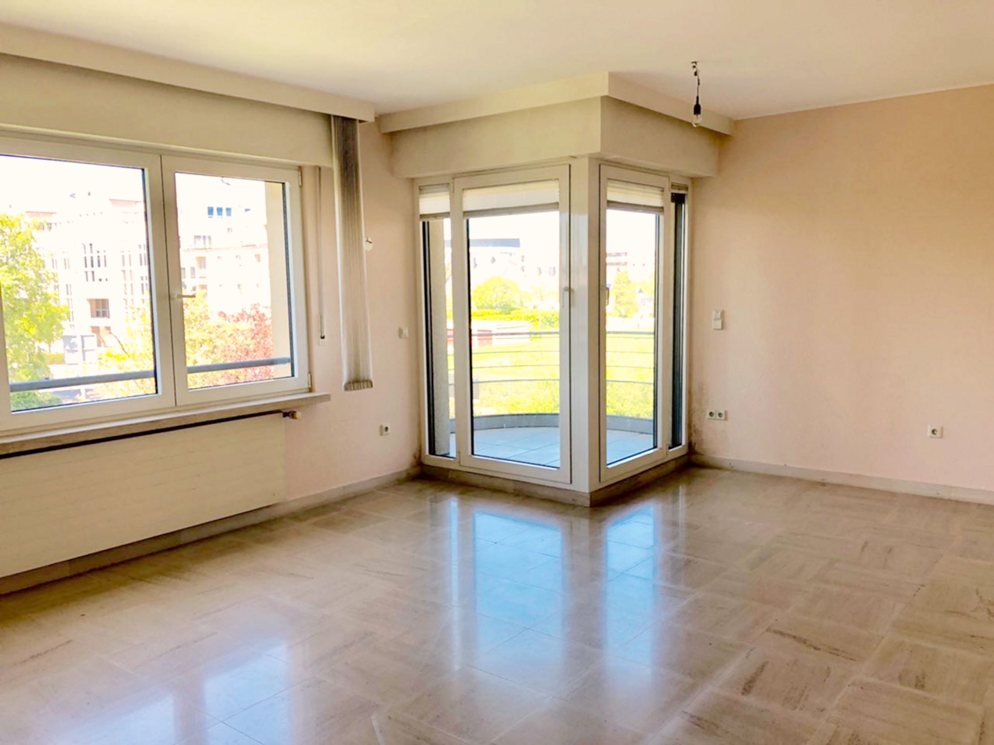 Belair - 2 Bedroom 100sqm Apartment includes Balcony and Parking, next to Bus stop