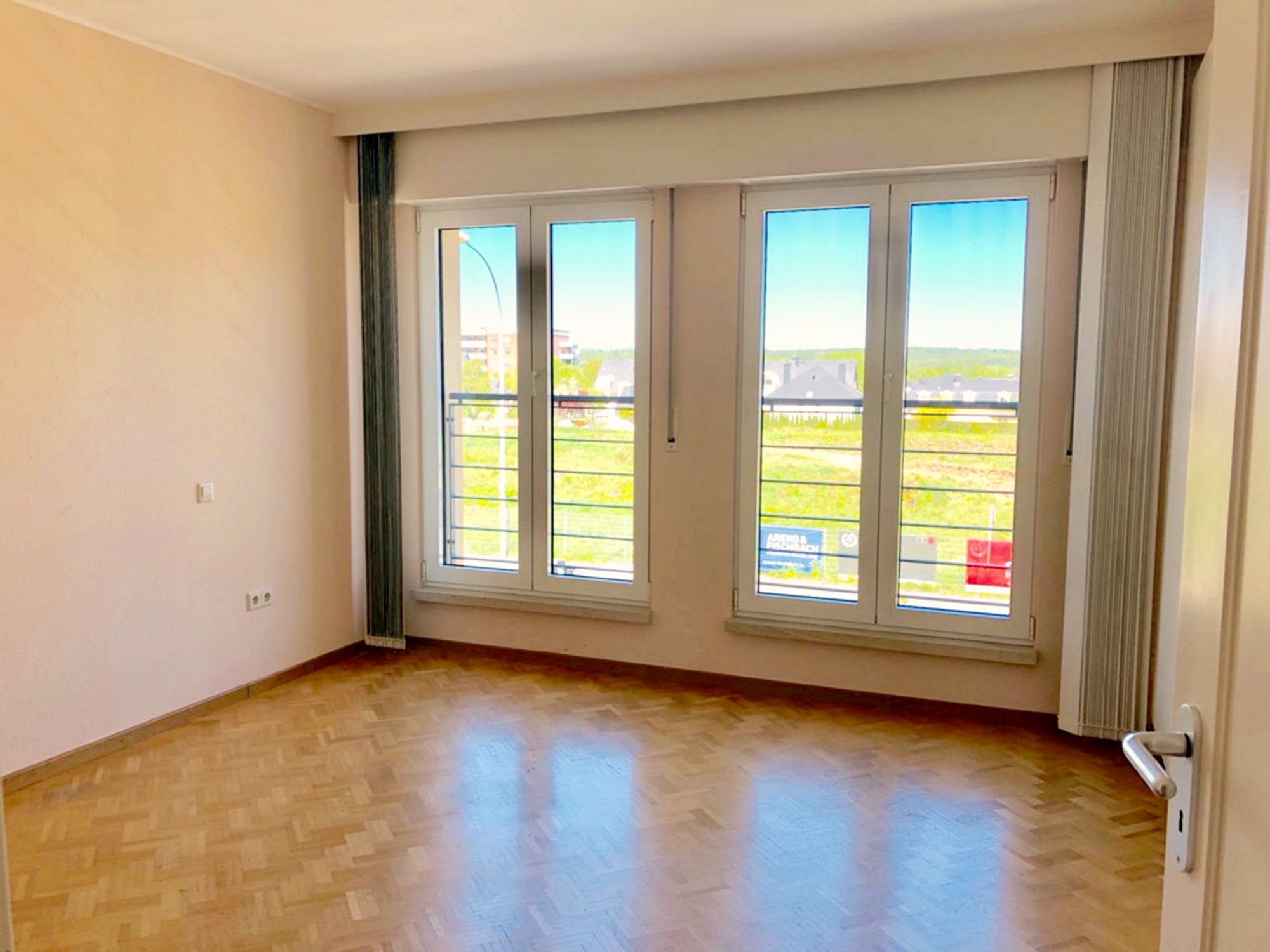 Belair - 2 Bedroom 100sqm Apartment includes Balcony and Parking, next to Bus stop
