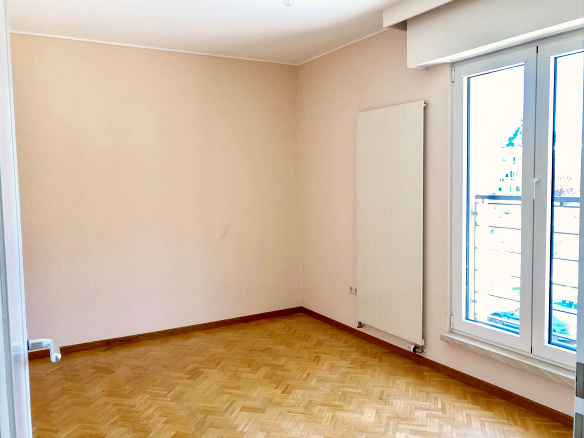 Belair - 2 Bedroom 100sqm Apartment includes Balcony and Parking, next to Bus stop