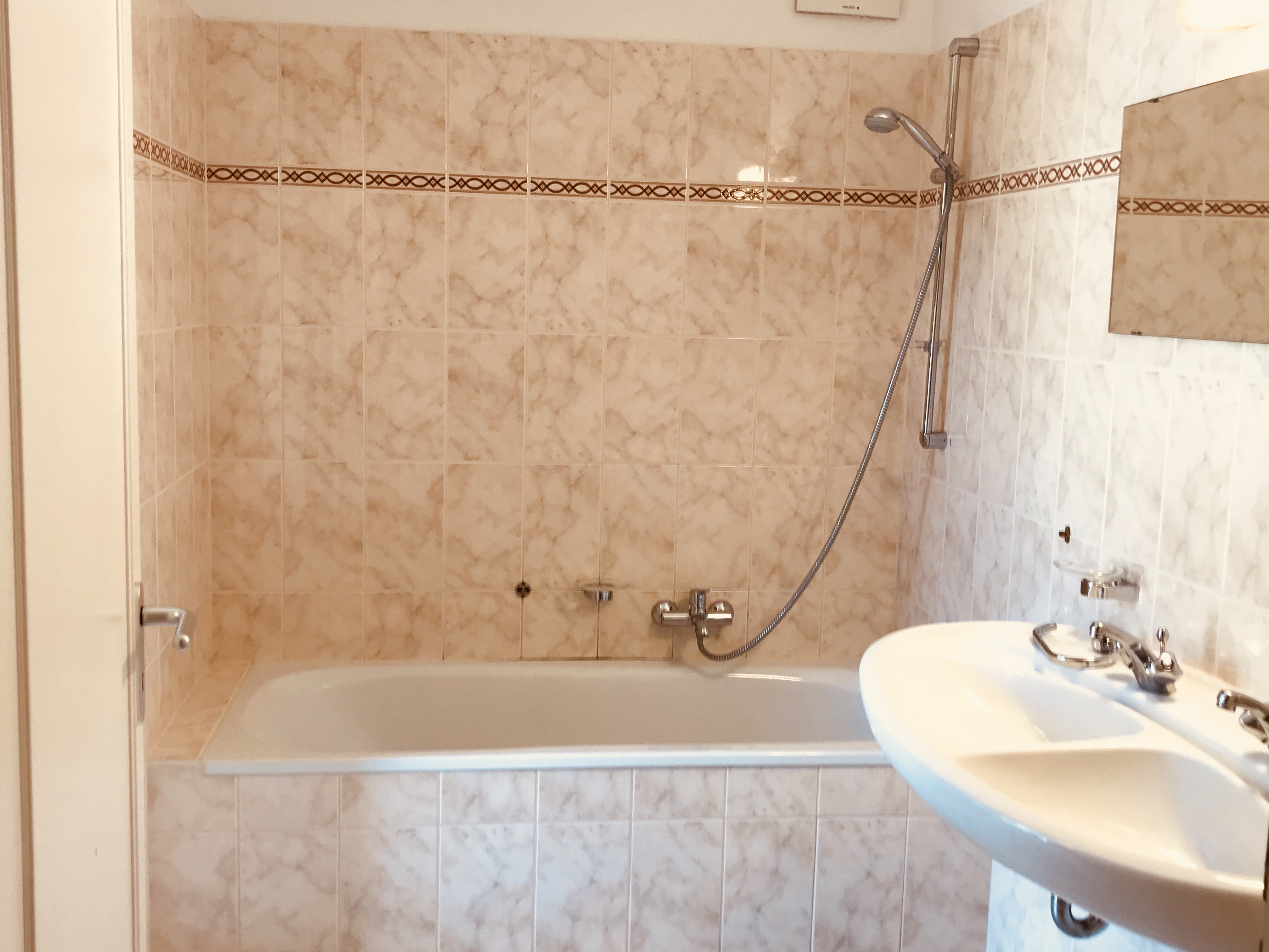 Belair - 2 Bedroom 100sqm Apartment includes Balcony and Parking, next to Bus stop