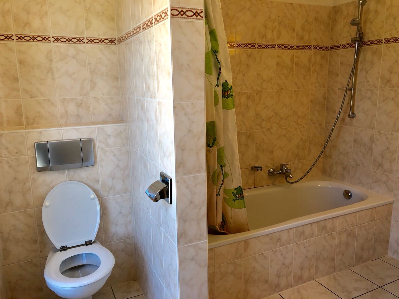 Belair - 2 Bedroom 100sqm Apartment includes Balcony and Parking, next to Bus stop