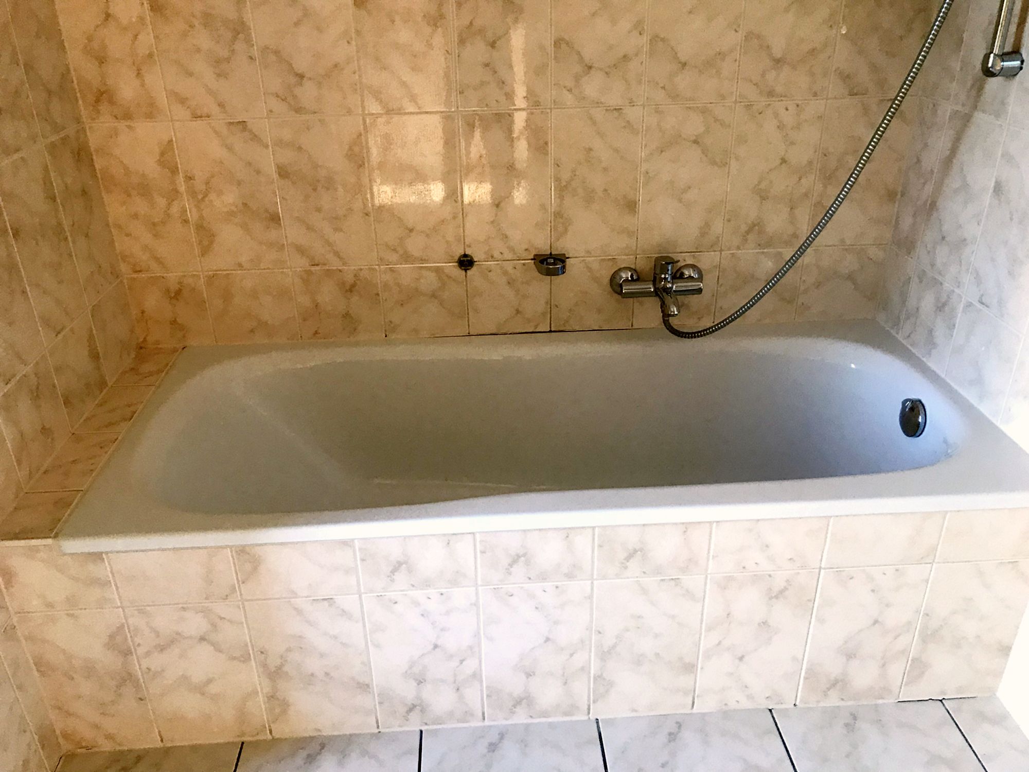 Belair - 2 Bedroom 100sqm Apartment includes Balcony and Parking, next to Bus stop
