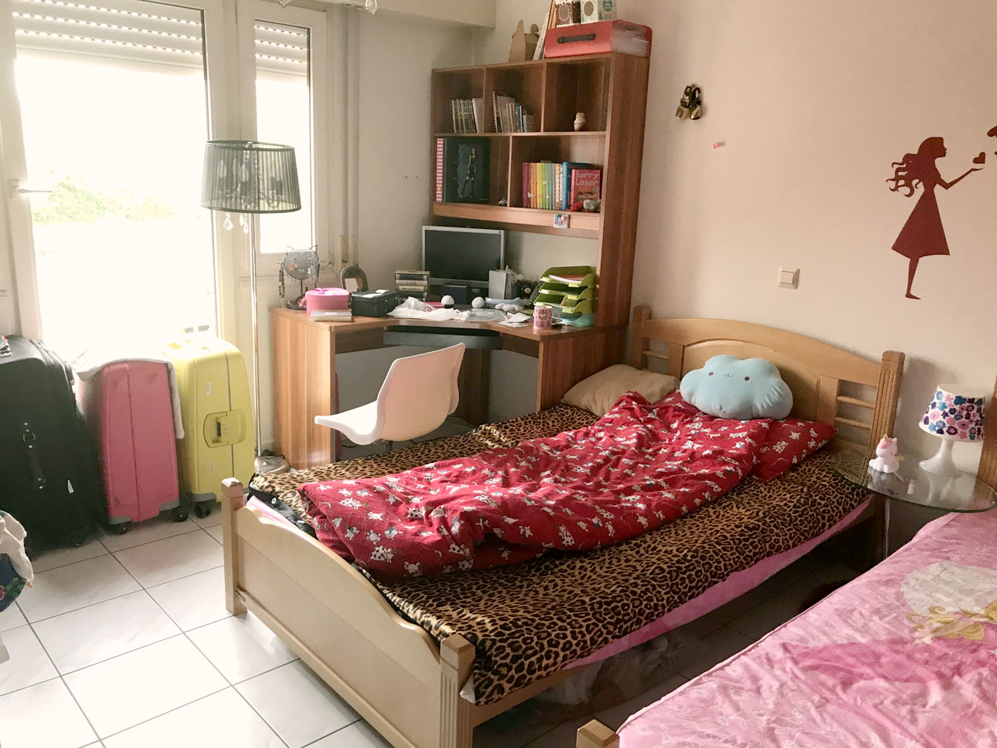 Strassen - 1 Bedroom Apartment with Indoor Parking and Balcony