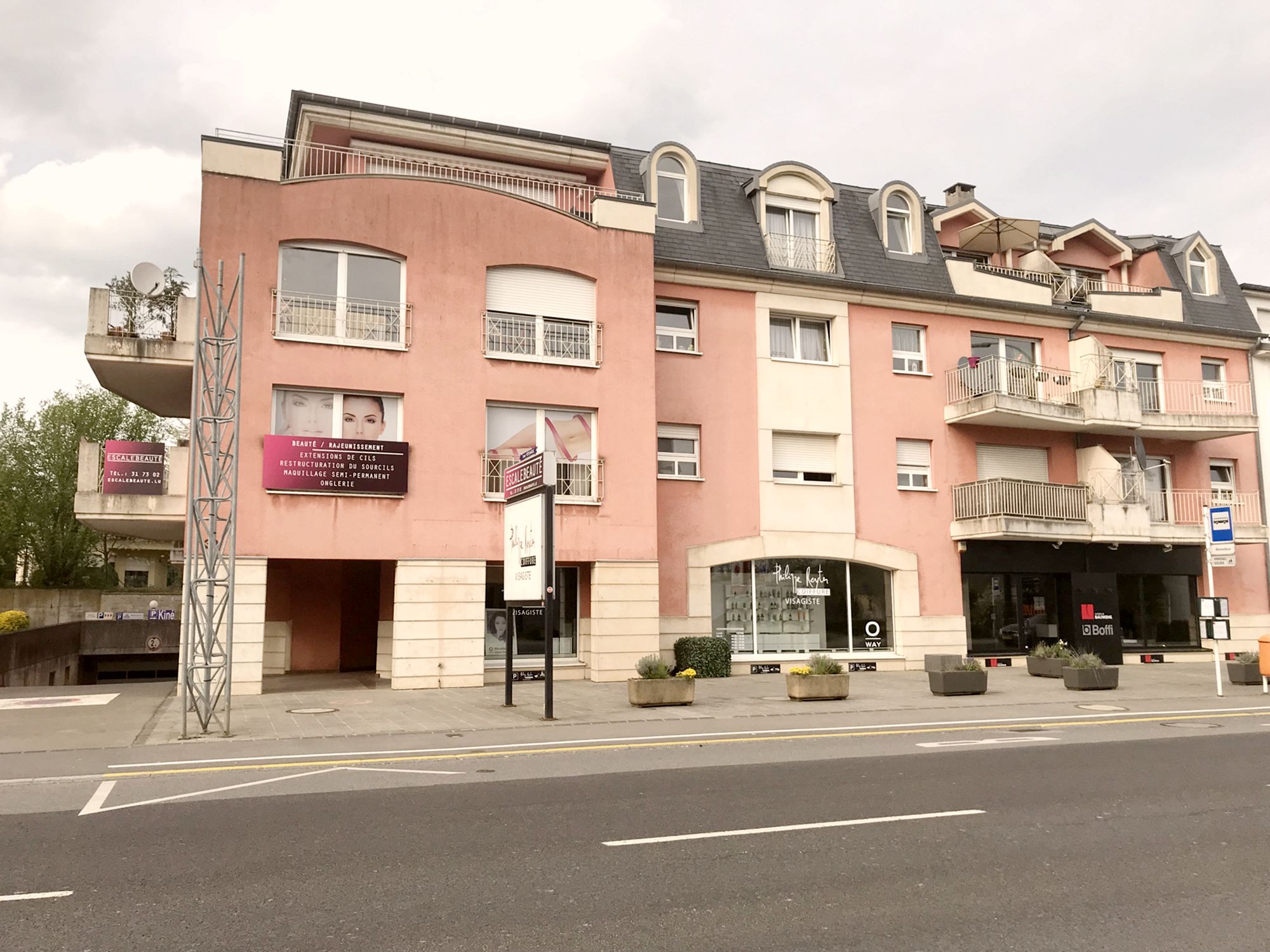 Strassen - 1 Bedroom Apartment with Indoor Parking and Balcony