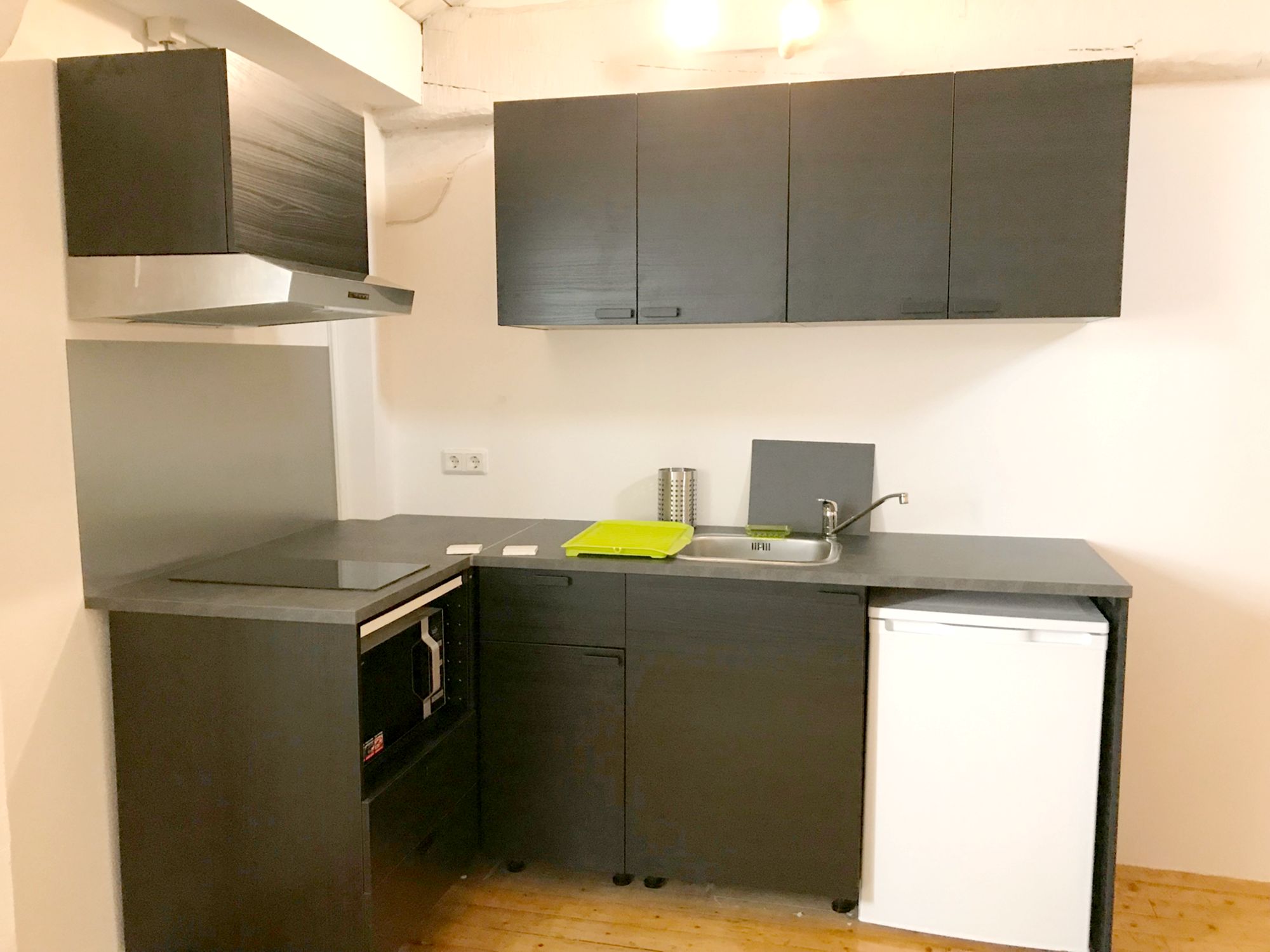 City Center (S2) - Large and Bright Furnished Duplex Studio Morden