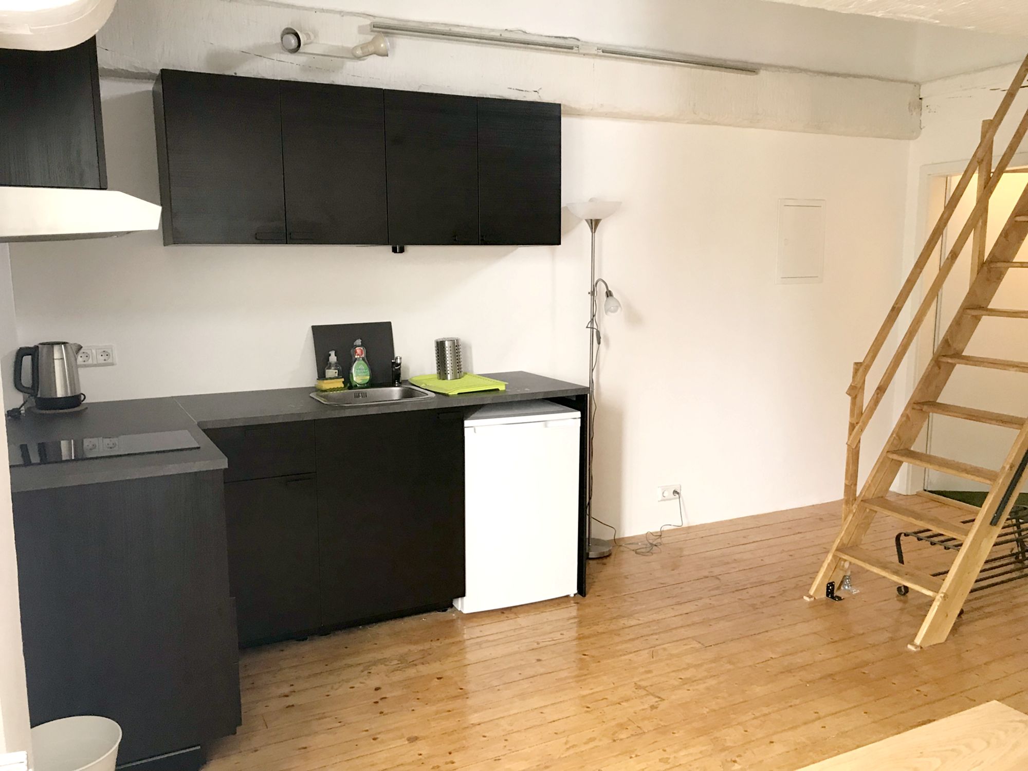 City Center (S2) - Large and Bright Furnished Duplex Studio Morden