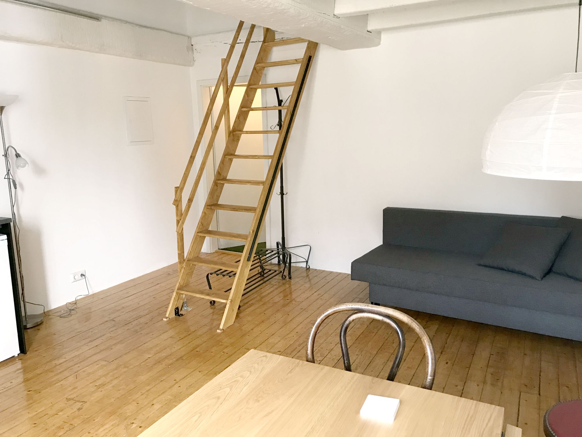 City Center (S2) - Large and Bright Furnished Duplex Studio Morden