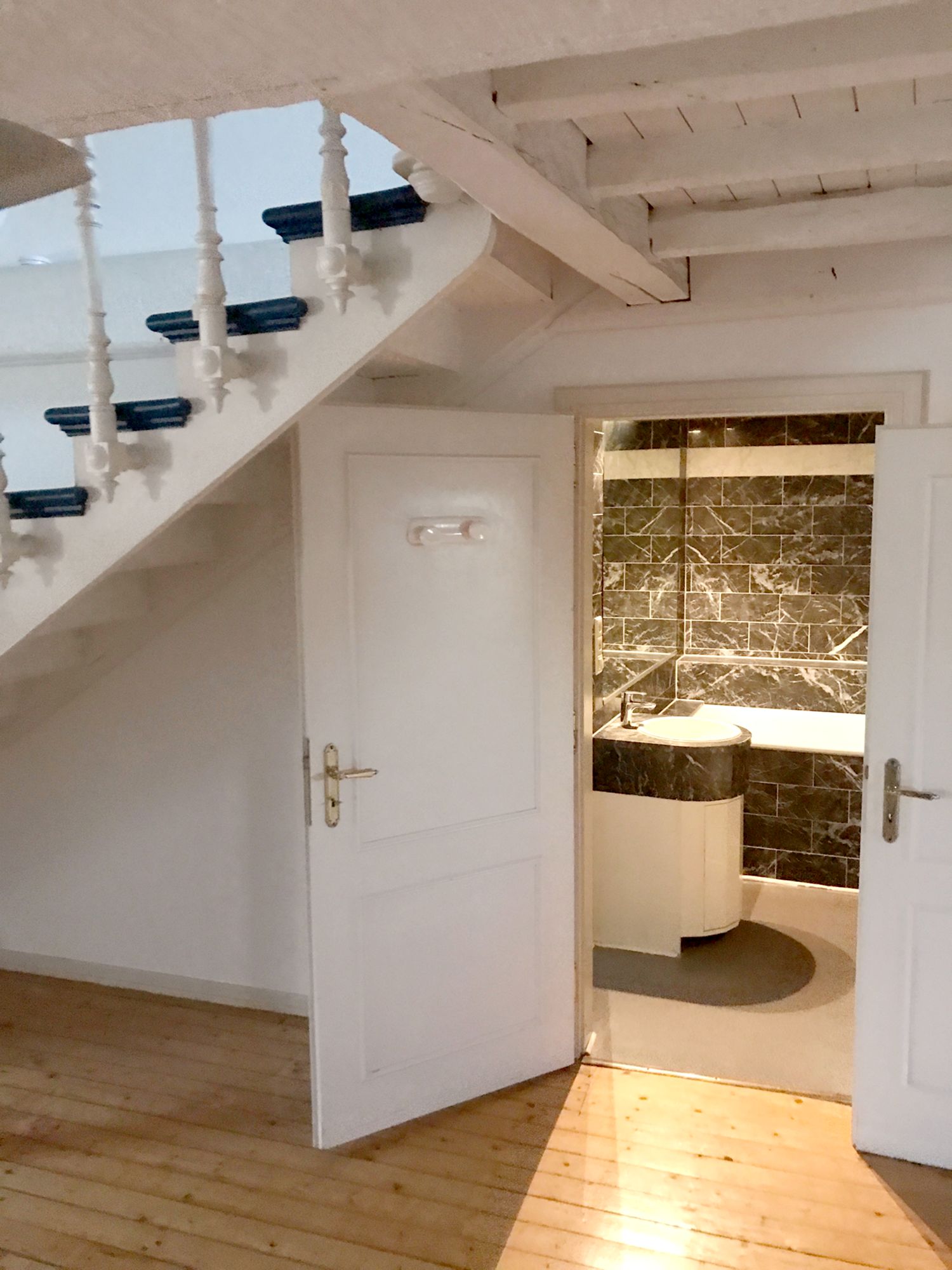 City Center (R4) - 1 Furnished Room to Share in 2-bed apartment,