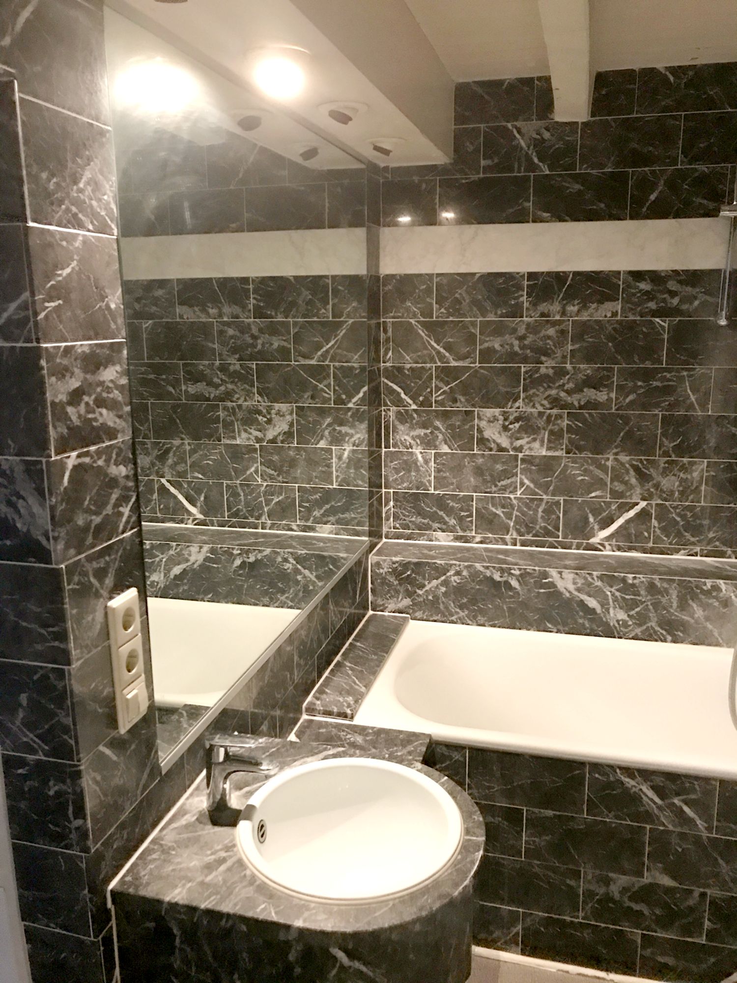 City Center (R4) - 1 Furnished Room to Share in 2-bed apartment,