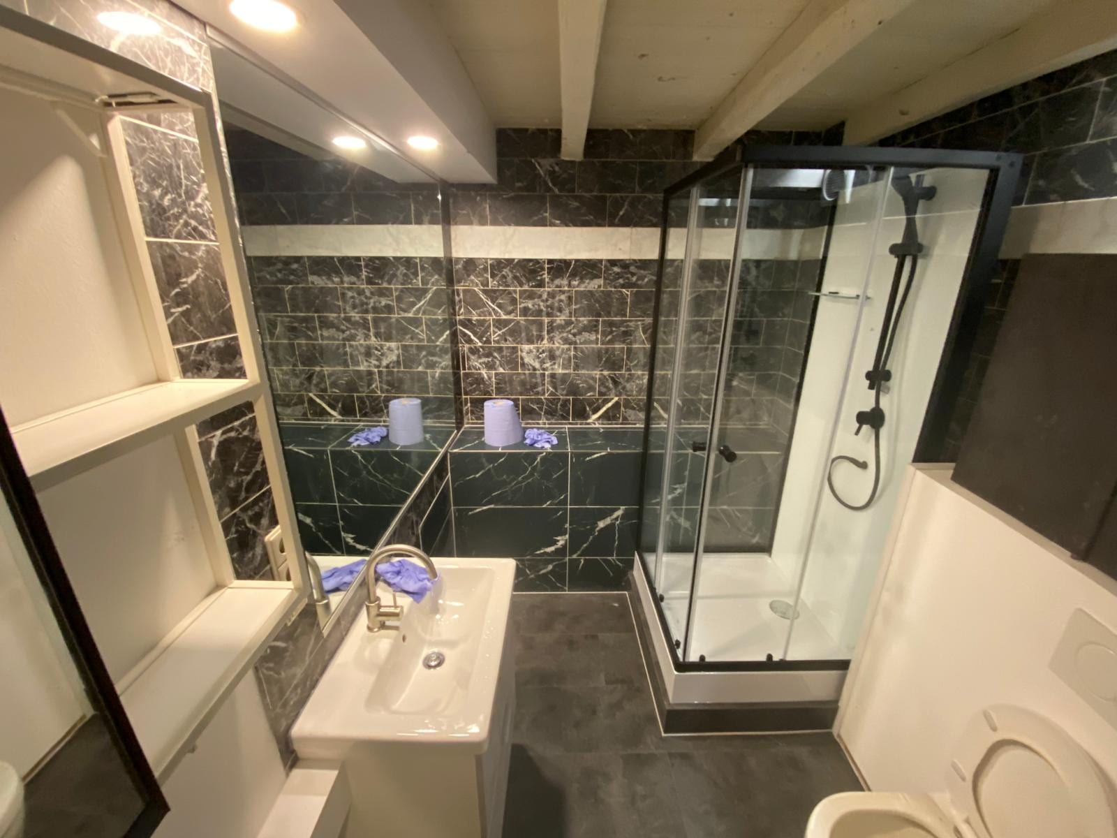City Center (R4) - 1 Furnished Room to Share in 2-bed apartment,