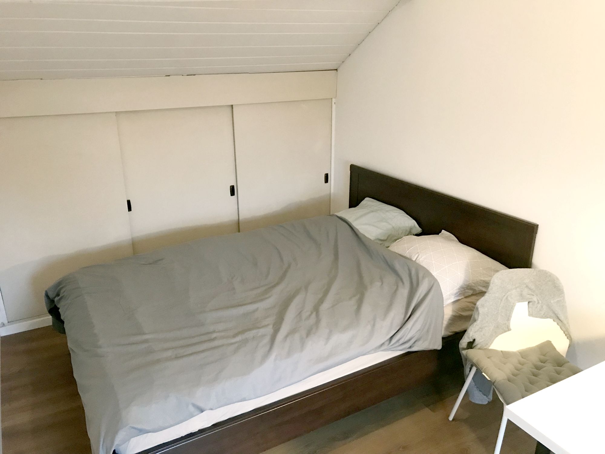 City Center (R5) - 1 Furnished Room to Share in 2-bed apartment, Facing Quite Court Yard