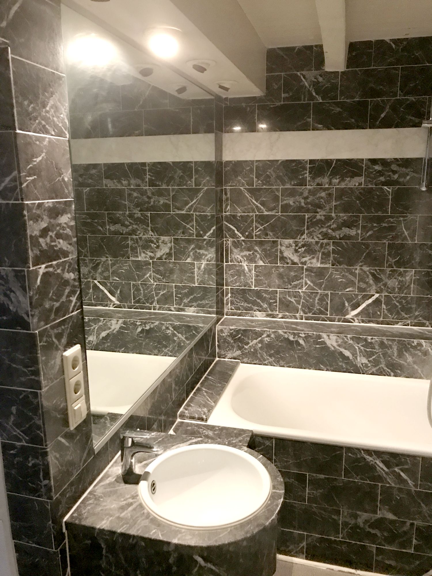 City Center (R5) - 1 Furnished Room to Share in 2-bed apartment, Facing Quite Court Yard