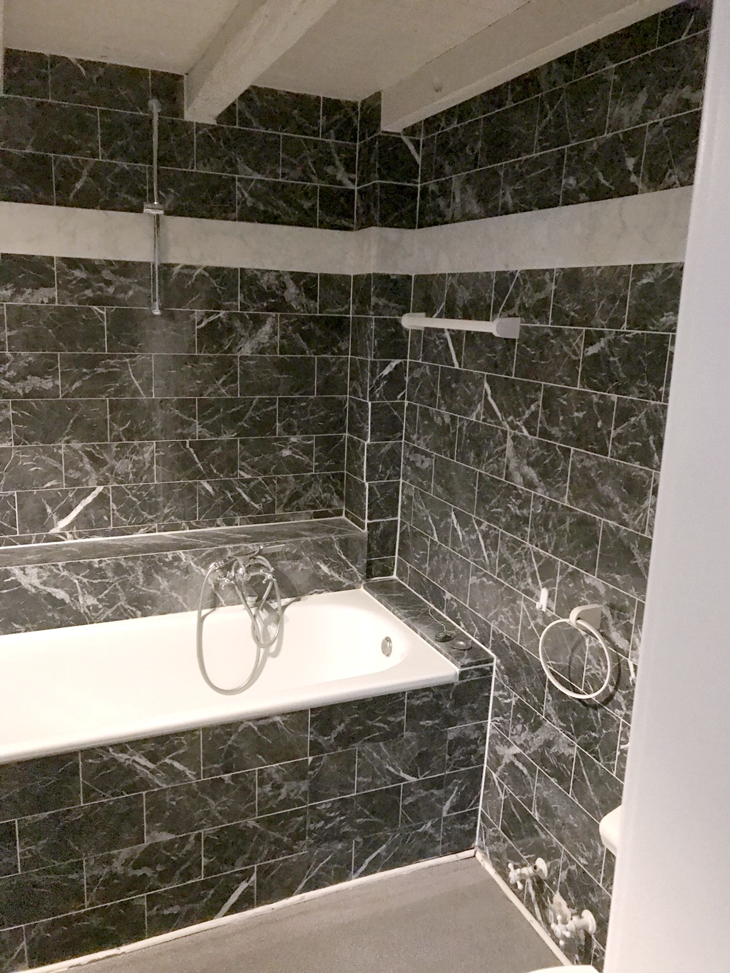 City Center (R5) - 1 Furnished Room to Share in 2-bed apartment, Facing Quite Court Yard