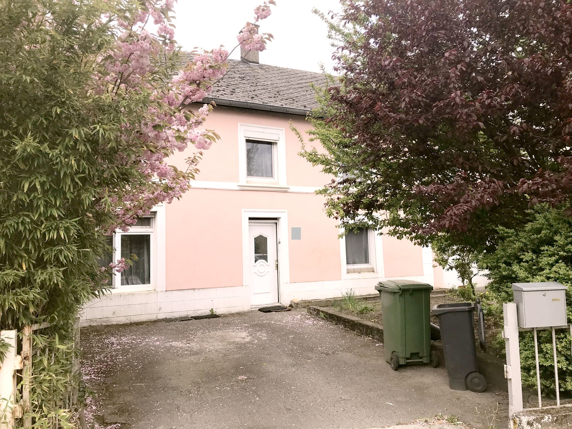 Outter City Bivange - 3 Bedroom Apartment with 2 Parking and Garden, Shared Kitchen