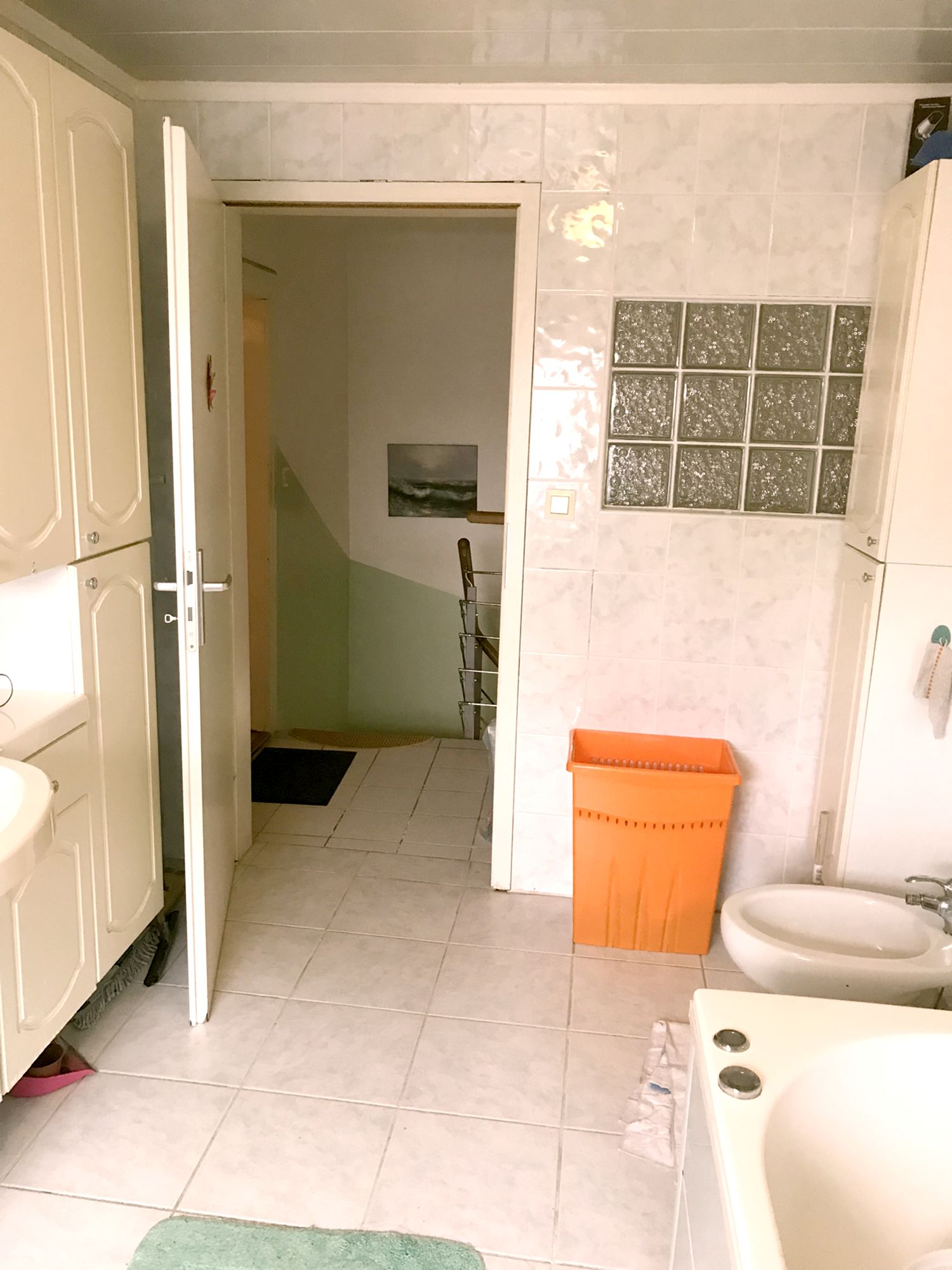 Outter City Bivange - 3 Bedroom Apartment with 2 Parking and Garden, Shared Kitchen