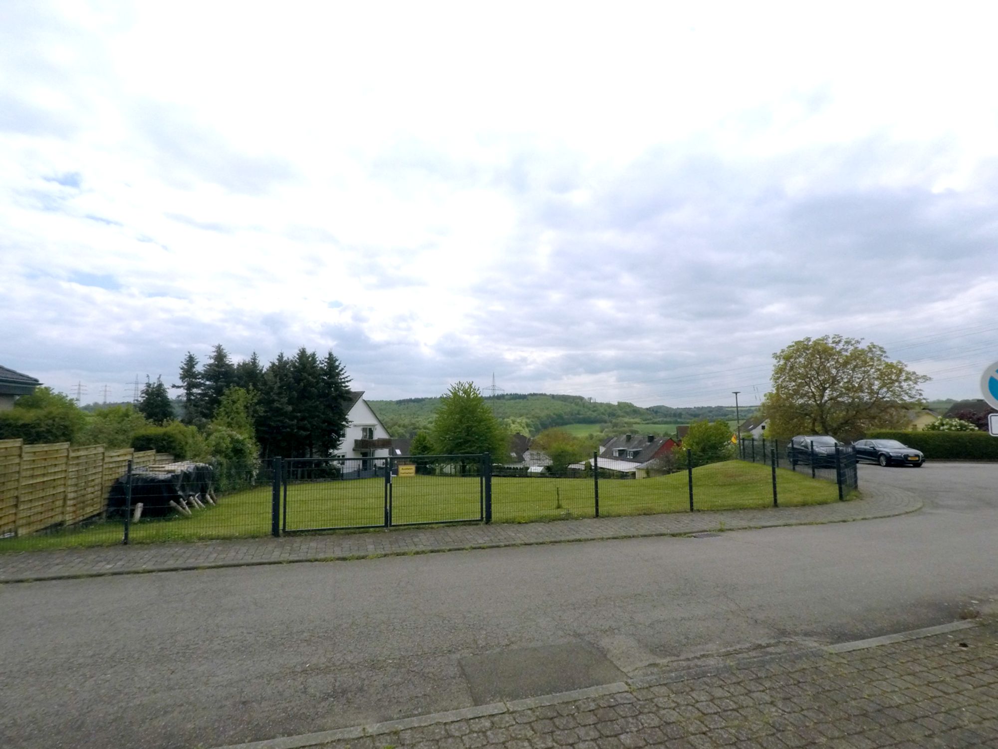 Trierweiler - House 4 Bedrooms 2 Garages with Large Garden Bright Living Room for sale